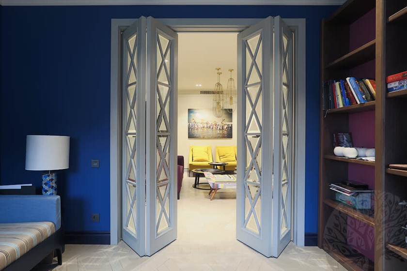 Двери гармошка  для гостиной со стеклами с разделителями Старый Оскол