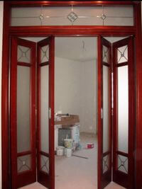 Дверь гармошка с декоративными стеклянными вставками Старый Оскол